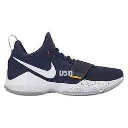 潮流速遞 LV x fragment design 聯(lián)名吉他包亮相，F(xiàn)ILA 95 經(jīng)典回歸，ACG 主打款曝光，圣誕 Kyrie 3 樂(lè)器包吸睛